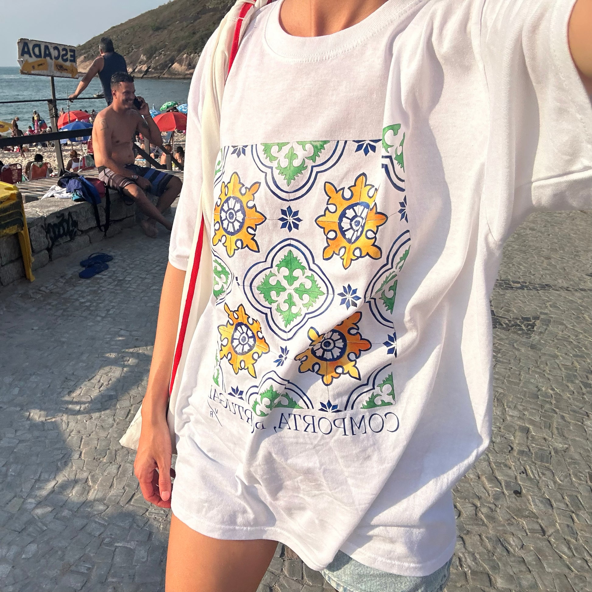 remera playa acuarela azulejo